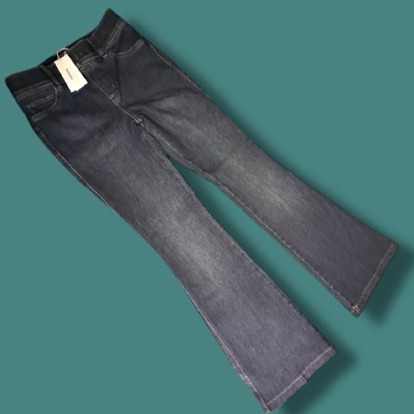 ✨HP✨NWT SPANXshape Original EveryWear Flare Jeans in Authentic Blue. Size SP - Picture 2 of 13